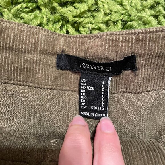 Forever 21 green corduroy shorts size large - Picture 3 of 3